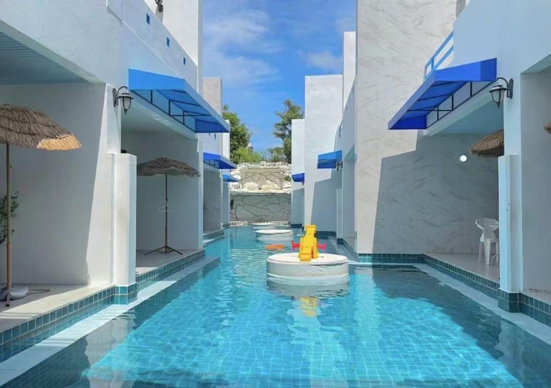 Mona Lisa Pool Pattaya